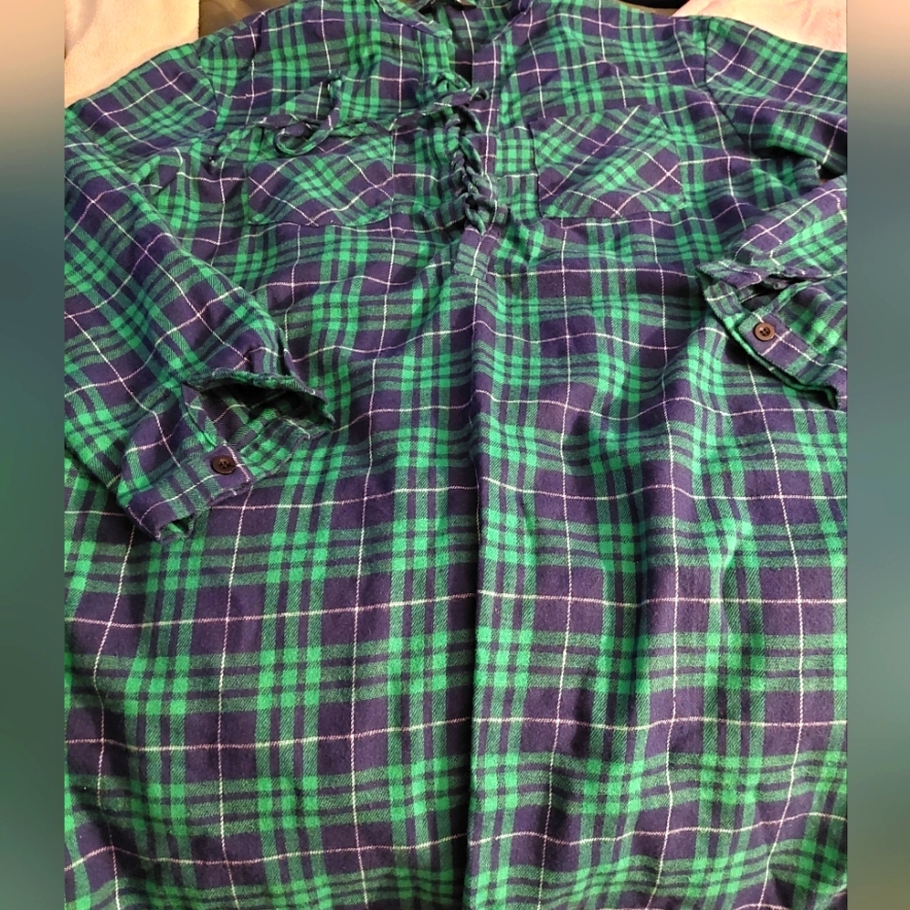 This is a flannel dress xl